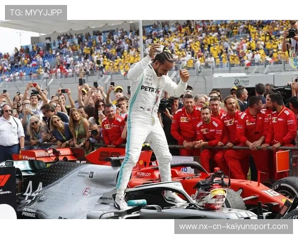 F1美国大奖赛：梅赛德斯车队发力，汉密尔顿重夺冠军